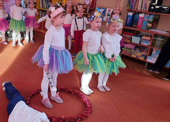 BABCIA  I  DZIADEK  GOŚCIEM  W  PRZEDSZKOLU grafika