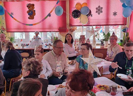 BABCIA  I  DZIADEK  GOŚCIEM  W  PRZEDSZKOLU grafika