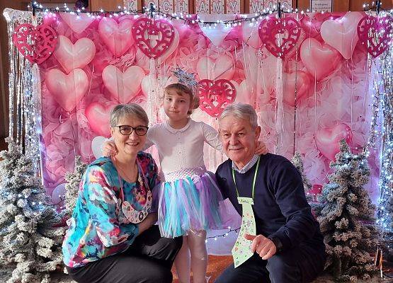 BABCIA  I  DZIADEK  GOŚCIEM  W  PRZEDSZKOLU grafika