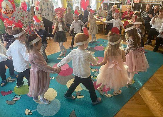 BABCIA  I  DZIADEK  GOŚCIEM  W  PRZEDSZKOLU grafika