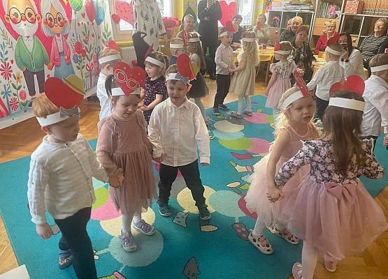 BABCIA  I  DZIADEK  GOŚCIEM  W  PRZEDSZKOLU grafika