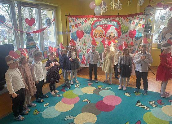 BABCIA  I  DZIADEK  GOŚCIEM  W  PRZEDSZKOLU grafika