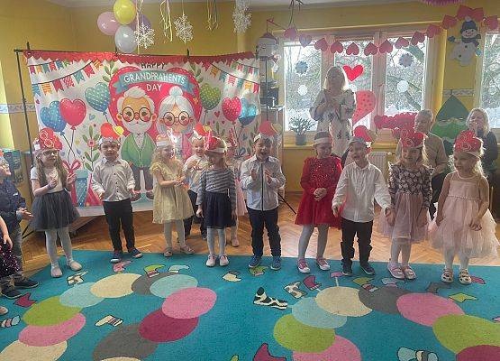 BABCIA  I  DZIADEK  GOŚCIEM  W  PRZEDSZKOLU grafika