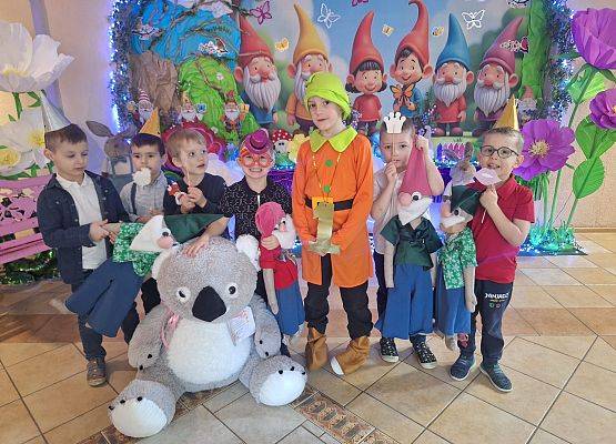 DYSKOTEKA  Z  OKAZJI  80  URODZIN  PRZEDSZKOLA grafika