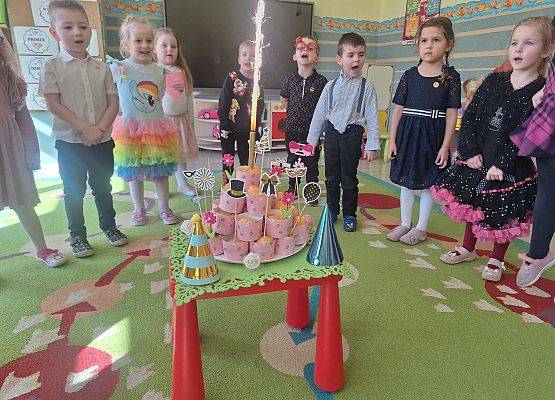 DYSKOTEKA  Z  OKAZJI  80  URODZIN  PRZEDSZKOLA grafika