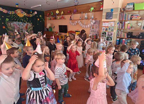 DYSKOTEKA  Z  OKAZJI  80  URODZIN  PRZEDSZKOLA grafika