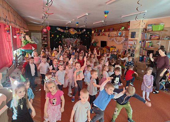 DYSKOTEKA  Z  OKAZJI  80  URODZIN  PRZEDSZKOLA grafika