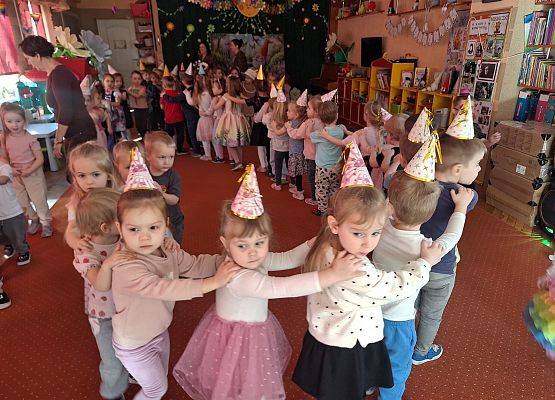 DYSKOTEKA  Z  OKAZJI  80  URODZIN  PRZEDSZKOLA grafika