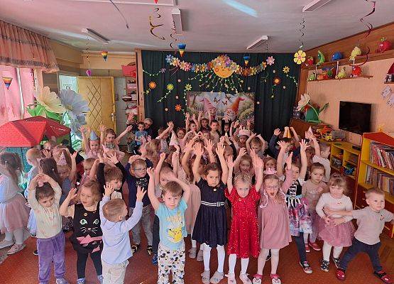 DYSKOTEKA  Z  OKAZJI  80  URODZIN  PRZEDSZKOLA grafika