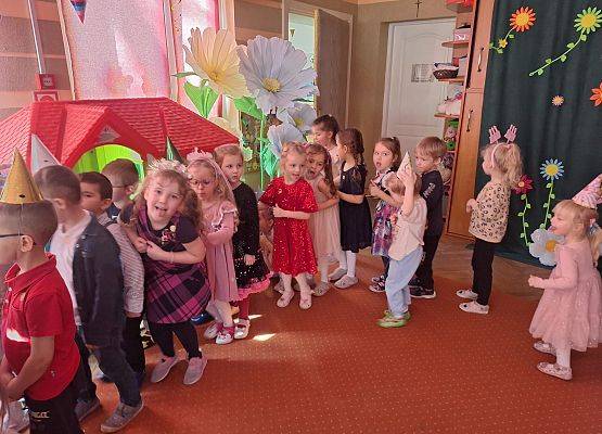 DYSKOTEKA  Z  OKAZJI  80  URODZIN  PRZEDSZKOLA grafika