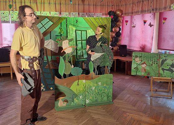 SPOTKANIE  Z  TEATREM - CZAREK  W  ŚWIECIE BAJEK grafika