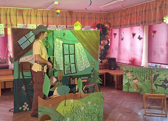 SPOTKANIE  Z  TEATREM - CZAREK  W  ŚWIECIE BAJEK grafika