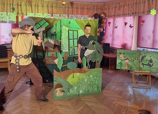 SPOTKANIE  Z  TEATREM - CZAREK  W  ŚWIECIE BAJEK grafika