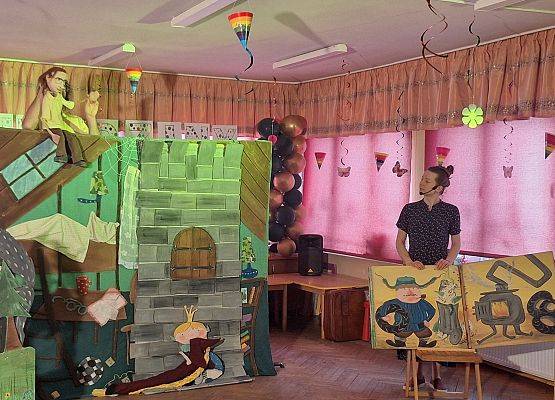 SPOTKANIE  Z  TEATREM - CZAREK  W  ŚWIECIE BAJEK grafika