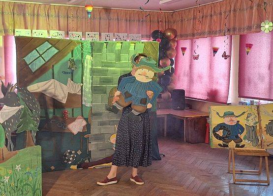 SPOTKANIE  Z  TEATREM - CZAREK  W  ŚWIECIE BAJEK grafika