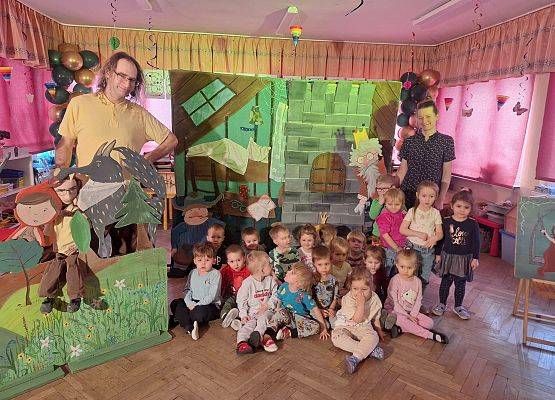 SPOTKANIE  Z  TEATREM - CZAREK  W  ŚWIECIE BAJEK grafika