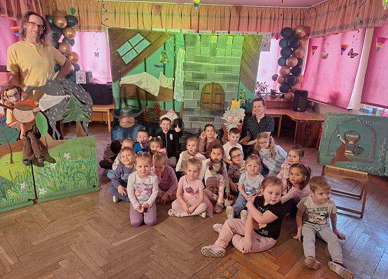 SPOTKANIE  Z  TEATREM - CZAREK  W  ŚWIECIE BAJEK grafika