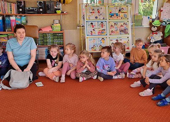 WIZYTA PIELĘGNIARKI U MISIAKÓW I SŁONECZEK grafika