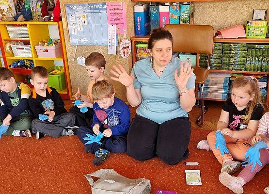 WIZYTA PIELĘGNIARKI U MISIAKÓW I SŁONECZEK grafika