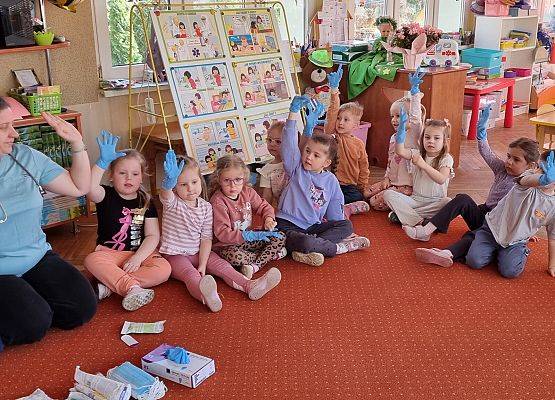 WIZYTA PIELĘGNIARKI U MISIAKÓW I SŁONECZEK grafika