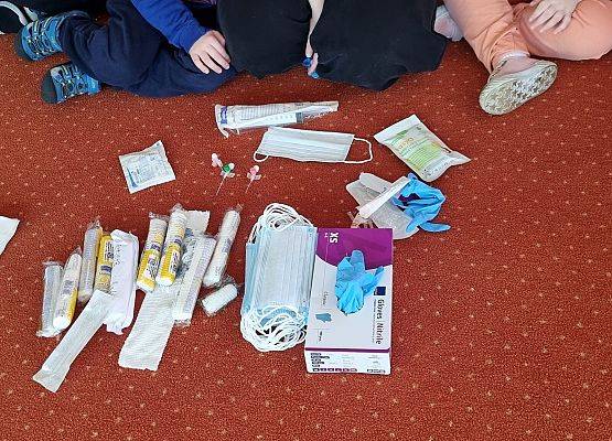 WIZYTA PIELĘGNIARKI U MISIAKÓW I SŁONECZEK grafika