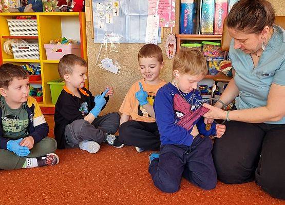 WIZYTA PIELĘGNIARKI U MISIAKÓW I SŁONECZEK grafika