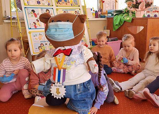 WIZYTA PIELĘGNIARKI U MISIAKÓW I SŁONECZEK grafika