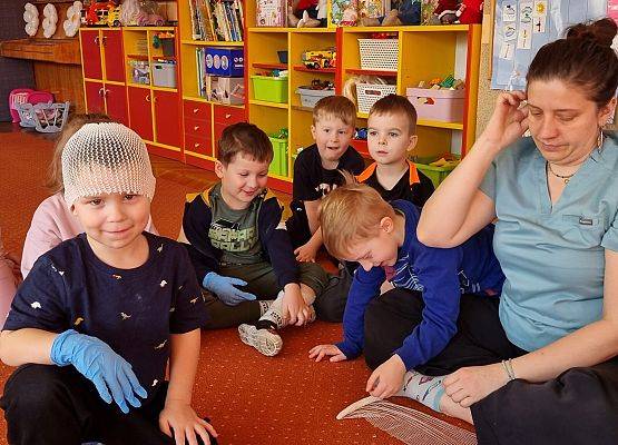 WIZYTA PIELĘGNIARKI U MISIAKÓW I SŁONECZEK grafika