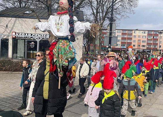 PRZEDSZKOLAKI WITAJĄ WIOSNĘ grafika
