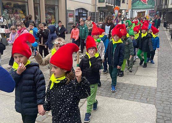 PRZEDSZKOLAKI WITAJĄ WIOSNĘ grafika