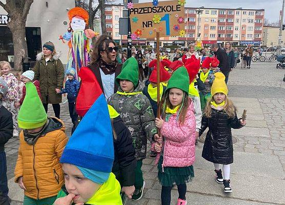 PRZEDSZKOLAKI WITAJĄ WIOSNĘ grafika