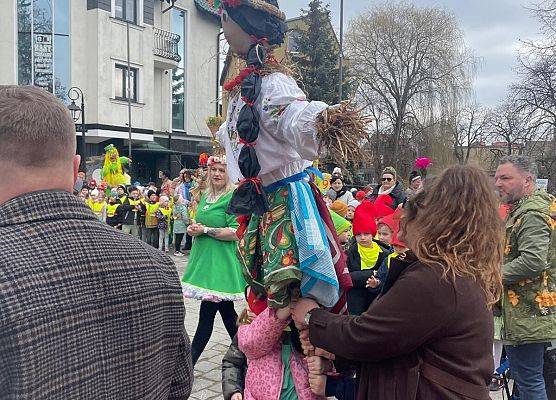 PRZEDSZKOLAKI WITAJĄ WIOSNĘ grafika