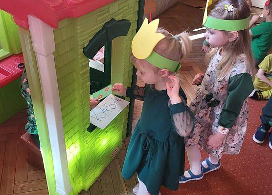 PRZEDSZKOLAKI WITAJĄ WIOSNĘ grafika