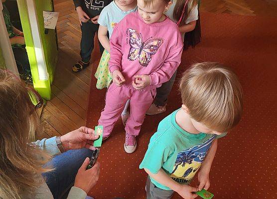 PRZEDSZKOLAKI WITAJĄ WIOSNĘ grafika