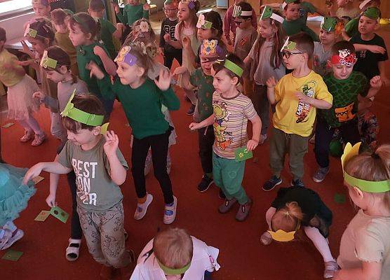 PRZEDSZKOLAKI WITAJĄ WIOSNĘ grafika