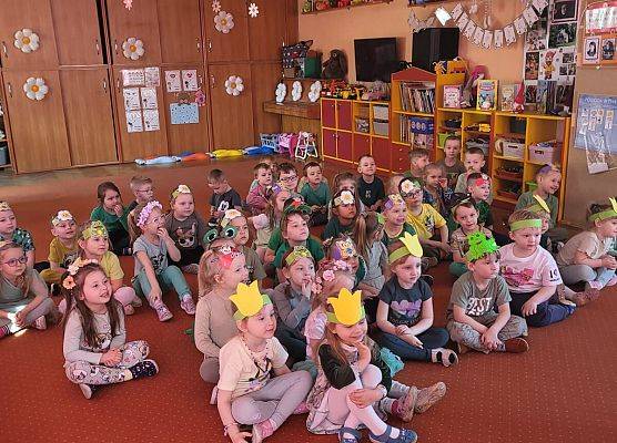 PRZEDSZKOLAKI WITAJĄ WIOSNĘ grafika