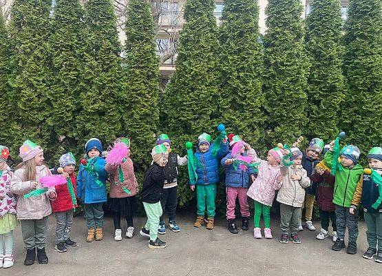 PRZEDSZKOLAKI WITAJĄ WIOSNĘ grafika