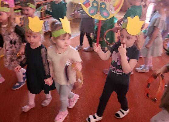 PRZEDSZKOLAKI WITAJĄ WIOSNĘ grafika