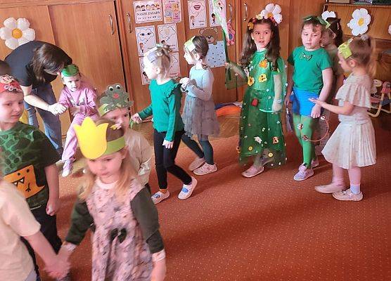 PRZEDSZKOLAKI WITAJĄ WIOSNĘ grafika