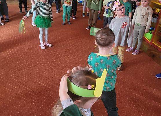 PRZEDSZKOLAKI WITAJĄ WIOSNĘ grafika