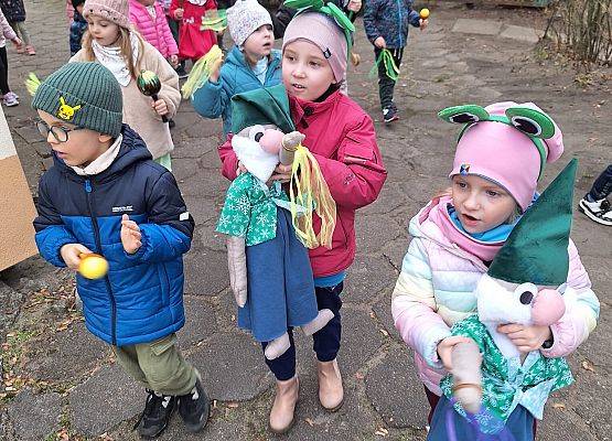 PRZEDSZKOLAKI WITAJĄ WIOSNĘ grafika