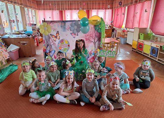 PRZEDSZKOLAKI WITAJĄ WIOSNĘ grafika