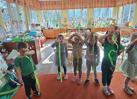 PRZEDSZKOLAKI WITAJĄ WIOSNĘ grafika