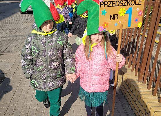 PRZEDSZKOLAKI WITAJĄ WIOSNĘ grafika