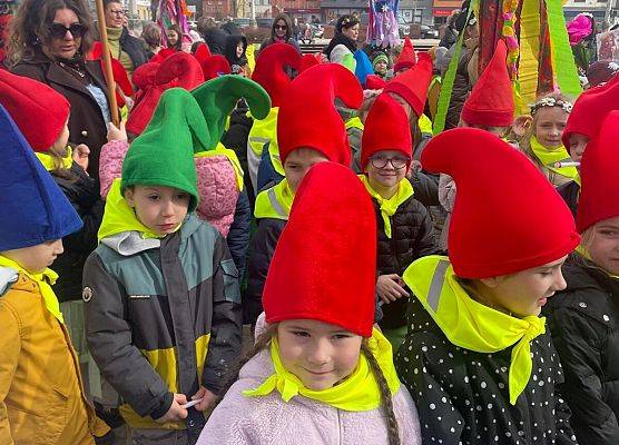 PRZEDSZKOLAKI WITAJĄ WIOSNĘ grafika