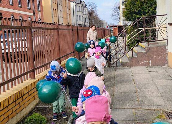 PRZEDSZKOLAKI WITAJĄ WIOSNĘ grafika