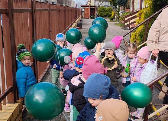 PRZEDSZKOLAKI WITAJĄ WIOSNĘ grafika