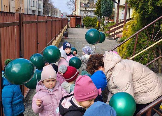 PRZEDSZKOLAKI WITAJĄ WIOSNĘ grafika