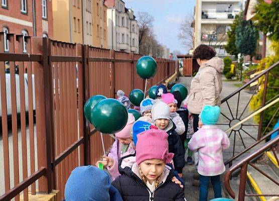 PRZEDSZKOLAKI WITAJĄ WIOSNĘ grafika