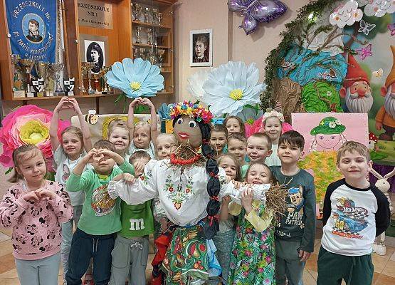 PRZEDSZKOLAKI WITAJĄ WIOSNĘ grafika